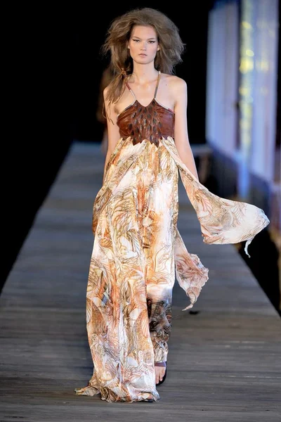 Look 32